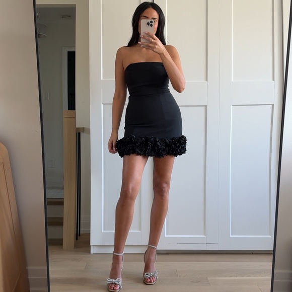 Dynamite Dresses & Skirts - Dynamite Black Strapless Dress with Textured Hem